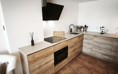 Beautiful, fully refurbished apartment with spacious terraces.